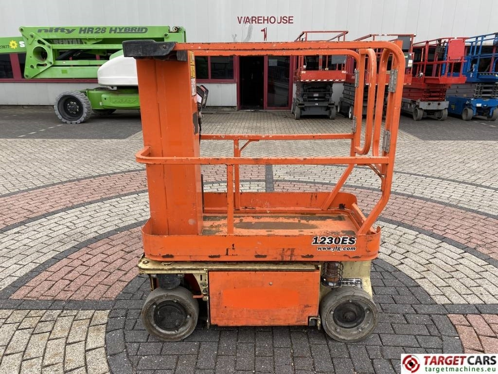 JLG 1230ES Electric Vertical Mast Work Lift 566cm - Vertical mast lift: picture 5 JLG 1230ES Electric Vertical Mast Work Lift 566cm - Vertical mast lift: picture 5