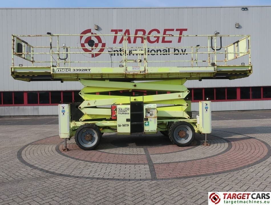 MEC 3392RT-T Diesel 4x4 Scissor Work Lift 1200cm - Scissor lift: picture 5 MEC 3392RT-T Diesel 4x4 Scissor Work Lift 1200cm - Scissor lift: picture 5