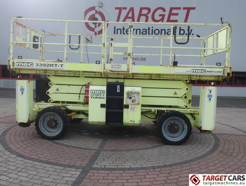 MEC 3392RT-T Diesel 4x4 Scissor Work Lift 1200cm - Scissor lift: picture 5 MEC 3392RT-T Diesel 4x4 Scissor Work Lift 1200cm - Scissor lift: picture 5