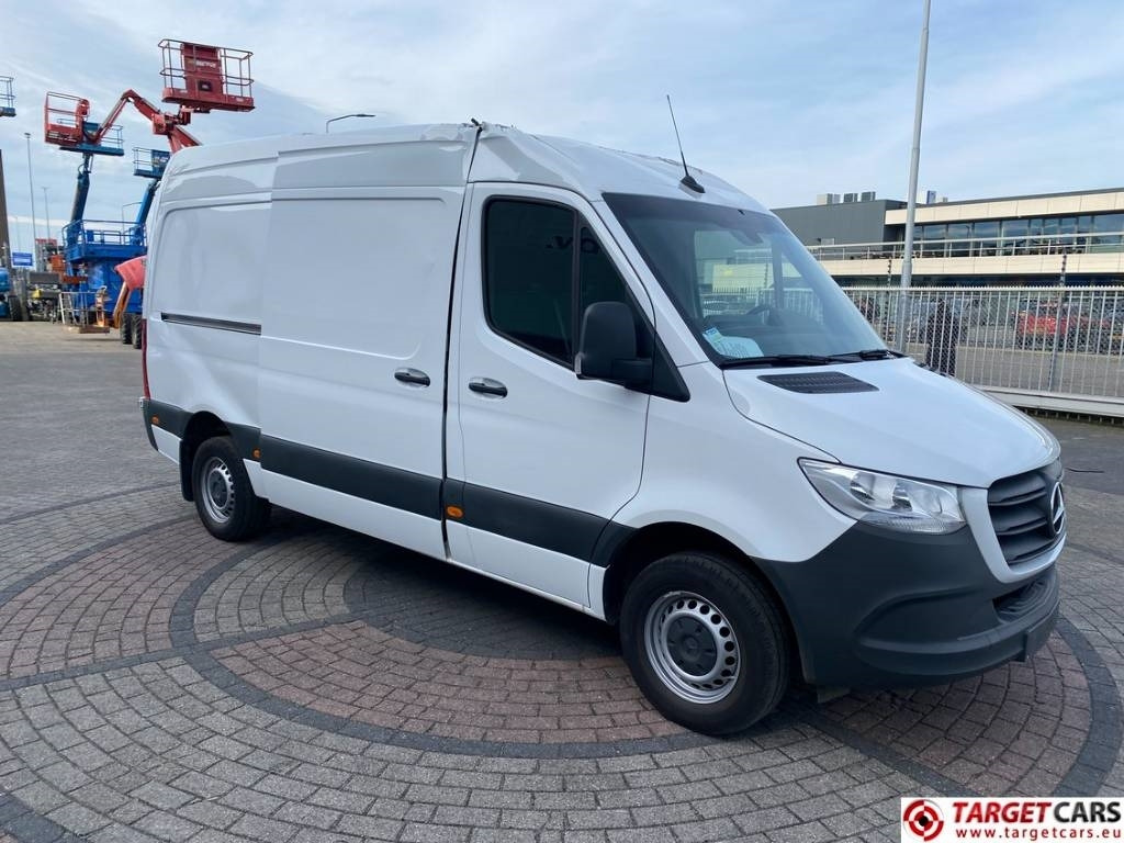 Mercedes-Benz 319CDI Sprinter L2H2 Aut Euro6E Roof Damage - Panel van: picture 3 Mercedes-Benz 319CDI Sprinter L2H2 Aut Euro6E Roof Damage - Panel van: picture 3