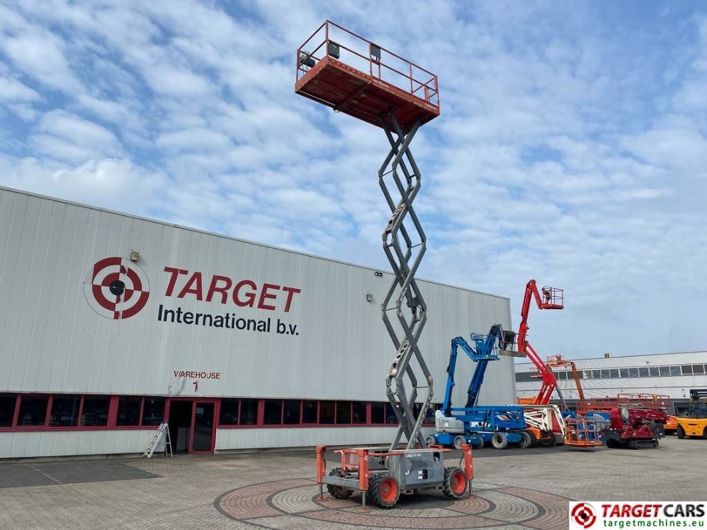 Scissor lift SkyJack SJ6832 RT Diesel 4x4 Scissor Work Lift 1180cm: picture 6