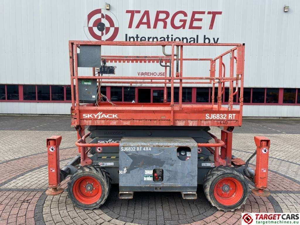 Scissor lift SkyJack SJ6832 RT Diesel 4x4 Scissor Work Lift 1180cm: picture 34