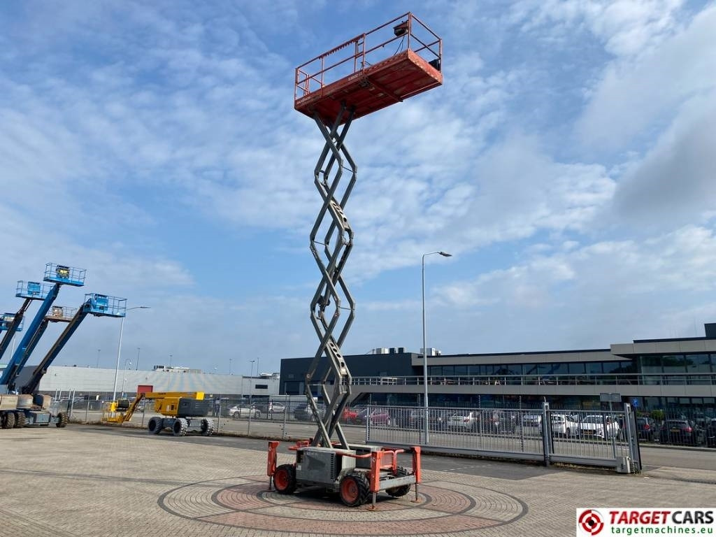 Scissor lift SkyJack SJ6832 RT Diesel 4x4 Scissor Work Lift 1180cm: picture 7