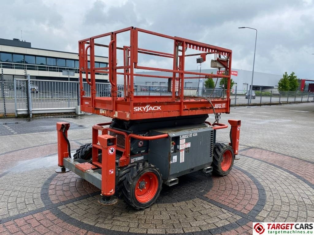 SkyJack SJ6832RT Diesel 4x4 Scissor 6832 Work Lift 1180cm - Scissor lift: picture 3 SkyJack SJ6832RT Diesel 4x4 Scissor 6832 Work Lift 1180cm - Scissor lift: picture 3