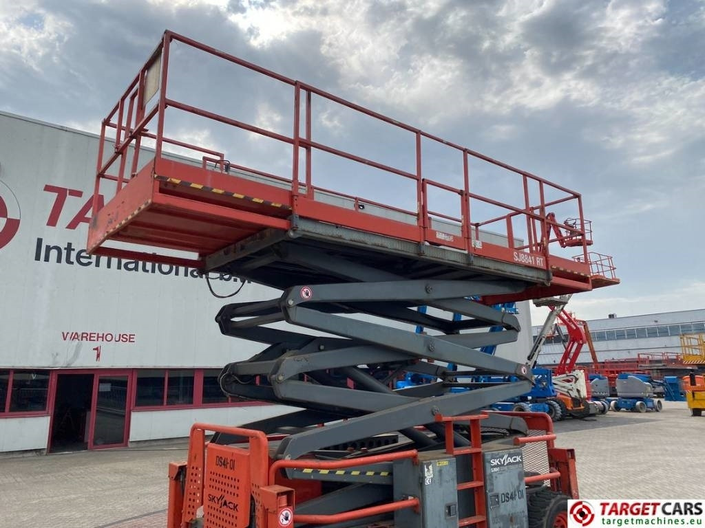 Scissor lift SkyJack SJ8841 RT Diesel 4x4 Scissor Work Lift 1430cm: picture 26