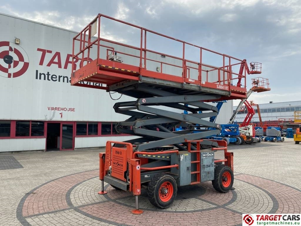 Scissor lift SkyJack SJ8841 RT Diesel 4x4 Scissor Work Lift 1430cm: picture 25