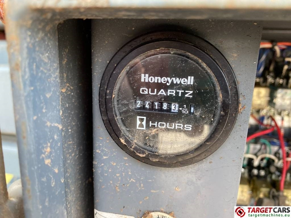 Scissor lift SkyJack SJ8841 RT Diesel 4x4 Scissor Work Lift 1430cm: picture 15