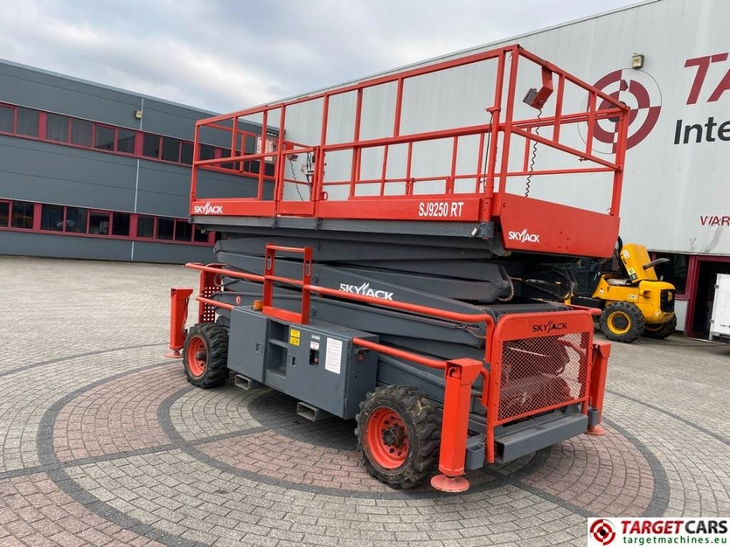 SkyJack SJ9250 RT Diesel Scissor Work Lift 1720cm - Scissor lift: picture 4 SkyJack SJ9250 RT Diesel Scissor Work Lift 1720cm - Scissor lift: picture 4