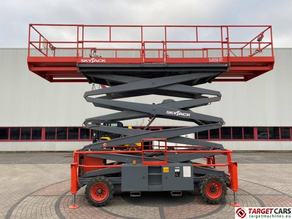 SkyJack SJ9250 RT Diesel Scissor Work Lift 1720cm - Scissor lift: picture 5 SkyJack SJ9250 RT Diesel Scissor Work Lift 1720cm - Scissor lift: picture 5