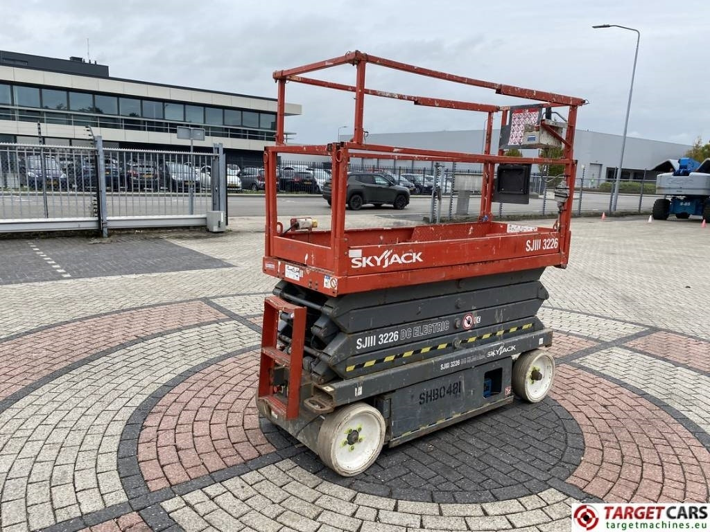SkyJack SJIII-3226 Electric Scissor Work Lift 990cm - Scissor lift: picture 3 SkyJack SJIII-3226 Electric Scissor Work Lift 990cm - Scissor lift: picture 3