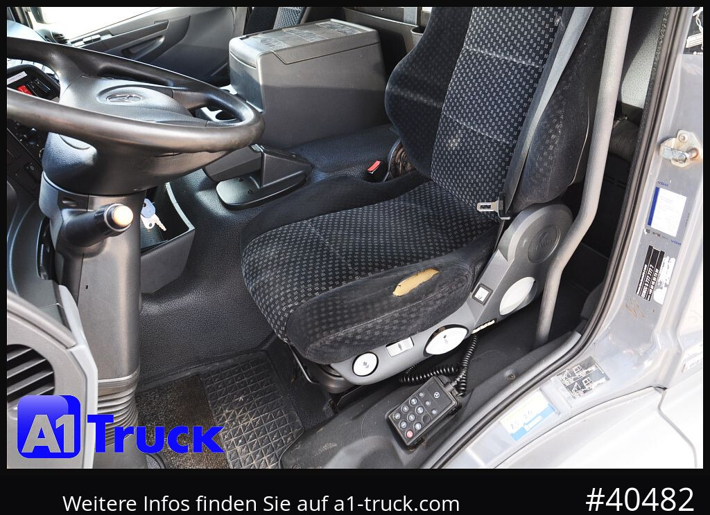 MERCEDES-BENZ 1824 LL Carrier 950 Mt, 3 Kammern, Automatik - Refrigerator truck: picture 4 MERCEDES-BENZ 1824 LL Carrier 950 Mt, 3 Kammern, Automatik - Refrigerator truck: picture 4