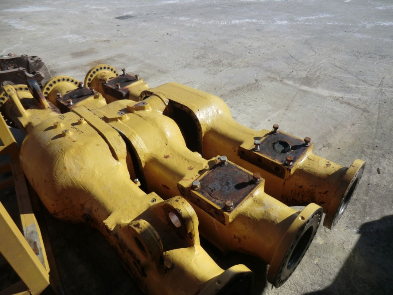 Caterpillar 735 ALLOGGIAMENTO ASSALE POSTERIORE - Rear axle for Construction machinery: picture 3 Caterpillar 735 ALLOGGIAMENTO ASSALE POSTERIORE - Rear axle for Construction machinery: picture 3