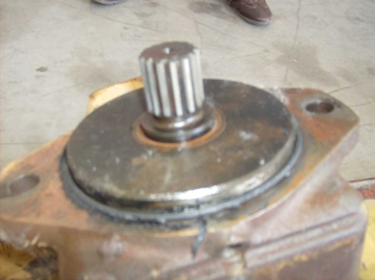 Caterpillar 826C Pompa idraulica di sterzo e movimentazione lama - Hydraulic pump for Construction machinery: picture 3 Caterpillar 826C Pompa idraulica di sterzo e movimentazione lama - Hydraulic pump for Construction machinery: picture 3