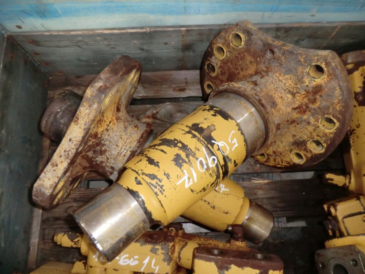 Caterpillar 963C ALBERI SOSTEGNO CARRO - Undercarriage parts for Construction machinery: picture 1 Caterpillar 963C ALBERI SOSTEGNO CARRO - Undercarriage parts for Construction machinery: picture 1
