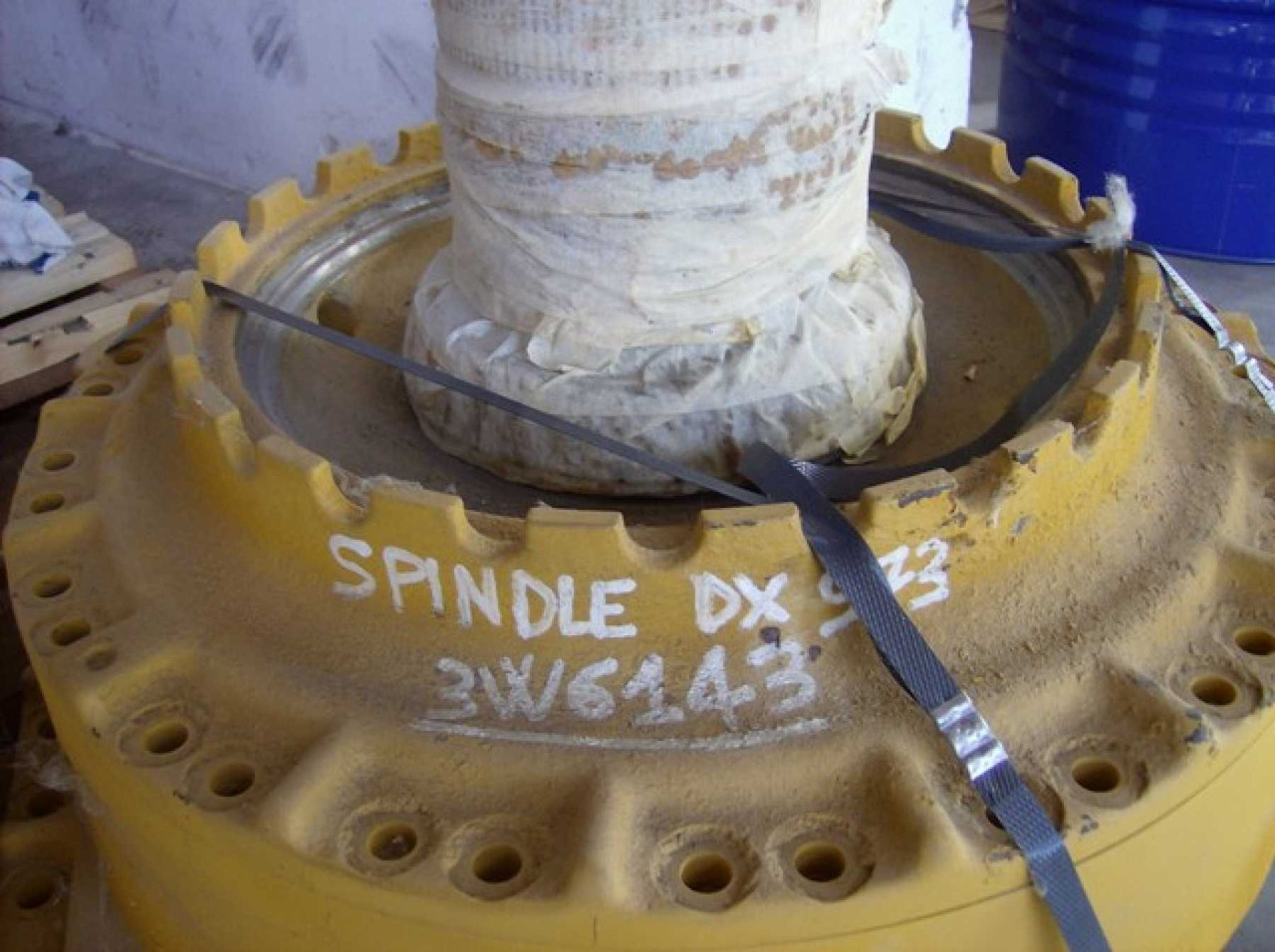 Caterpillar 973 LGP SPINDLE - Undercarriage parts for Construction machinery: picture 3 Caterpillar 973 LGP SPINDLE - Undercarriage parts for Construction machinery: picture 3