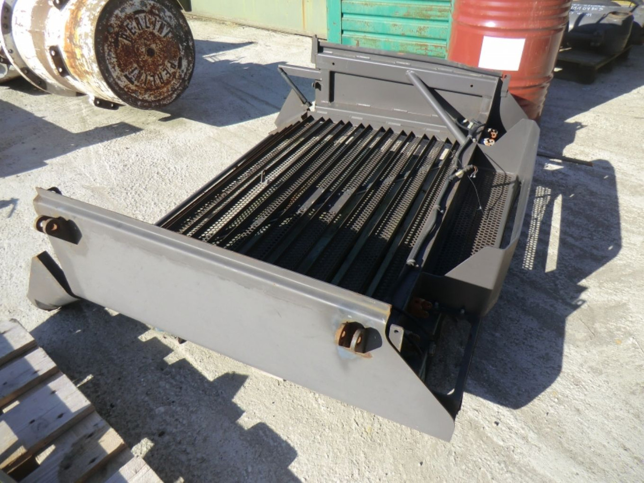 VOLVO L330E GRIGLIA - Grill for Construction machinery: picture 2 VOLVO L330E GRIGLIA - Grill for Construction machinery: picture 2