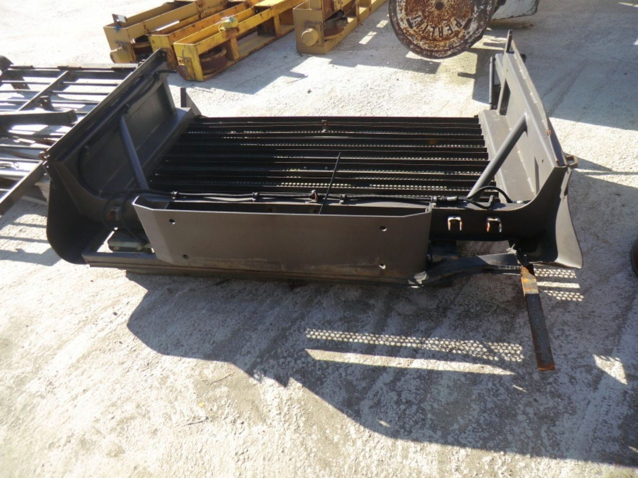VOLVO L330E GRIGLIA - Grill for Construction machinery: picture 4 VOLVO L330E GRIGLIA - Grill for Construction machinery: picture 4