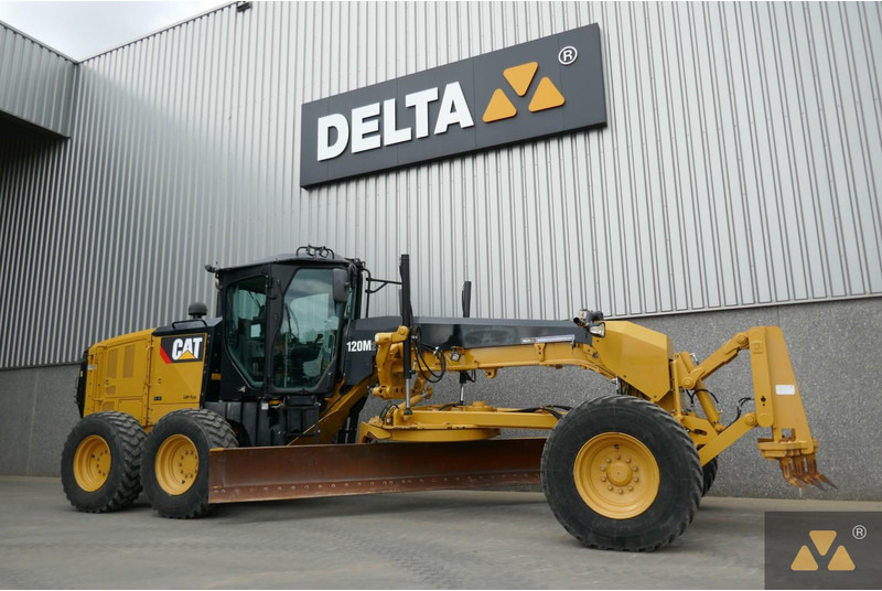 Caterpillar 120M2 - Grader: picture 3 Caterpillar 120M2 - Grader: picture 3