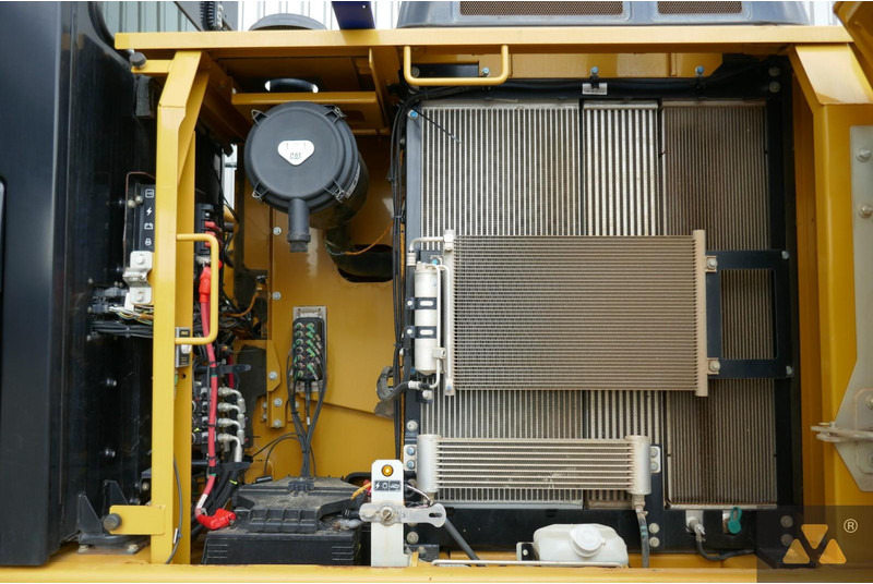 Crawler excavator Caterpillar 320FL: picture 16