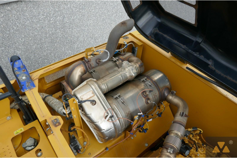 Crawler excavator Caterpillar 320FL: picture 20