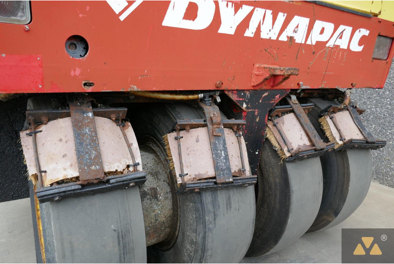Pneumatic roller Dynapac CP142: picture 15