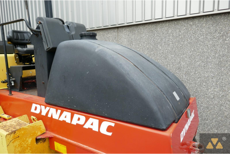 Pneumatic roller Dynapac CP142: picture 17