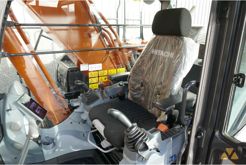 Crawler excavator Hitachi ZX210LC-7: picture 7