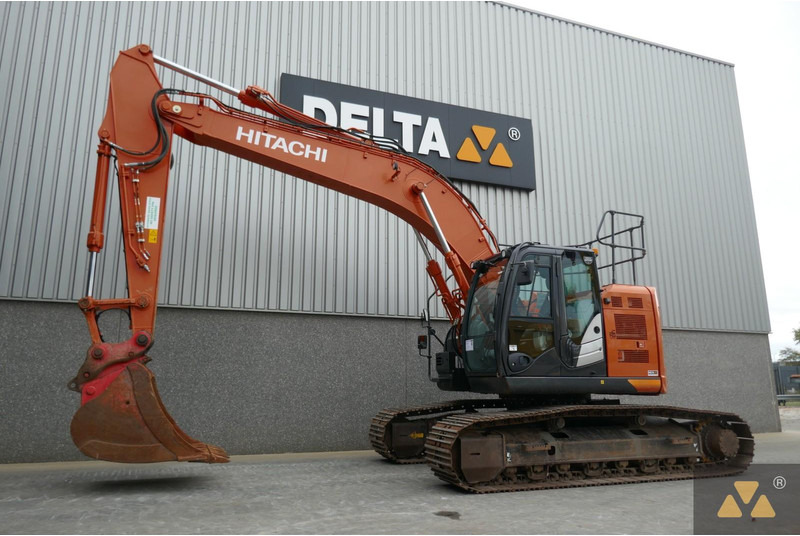 Hitachi ZX225USLC-6 - Crawler excavator: picture 3 Hitachi ZX225USLC-6 - Crawler excavator: picture 3