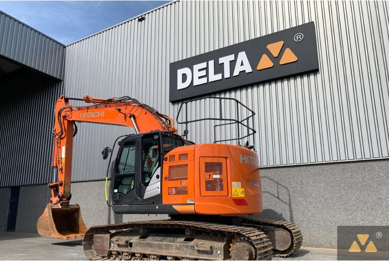 Hitachi ZX225USLC-6 - Crawler excavator: picture 4 Hitachi ZX225USLC-6 - Crawler excavator: picture 4