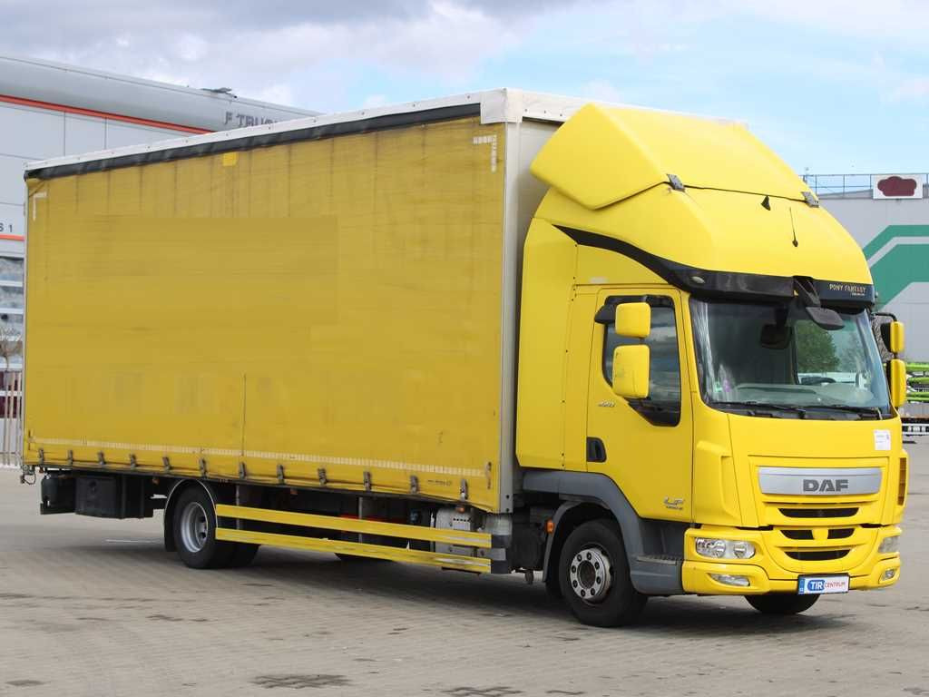 DAF LF 220FA, EURO 6, SLEEPING CABIN - Curtainsider truck: picture 2 DAF LF 220FA, EURO 6, SLEEPING CABIN - Curtainsider truck: picture 2