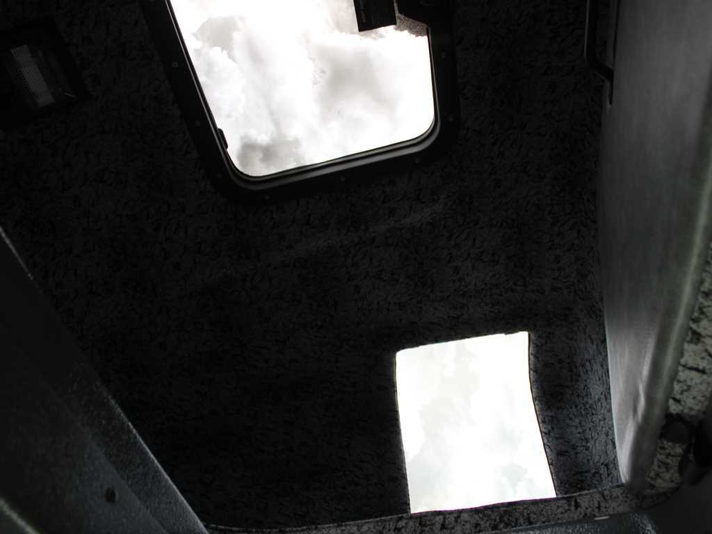 Dropside/ Flatbed truck DAF LF 260, SLEEPING BODY, EURO 6, TIRES 80%: picture 19
