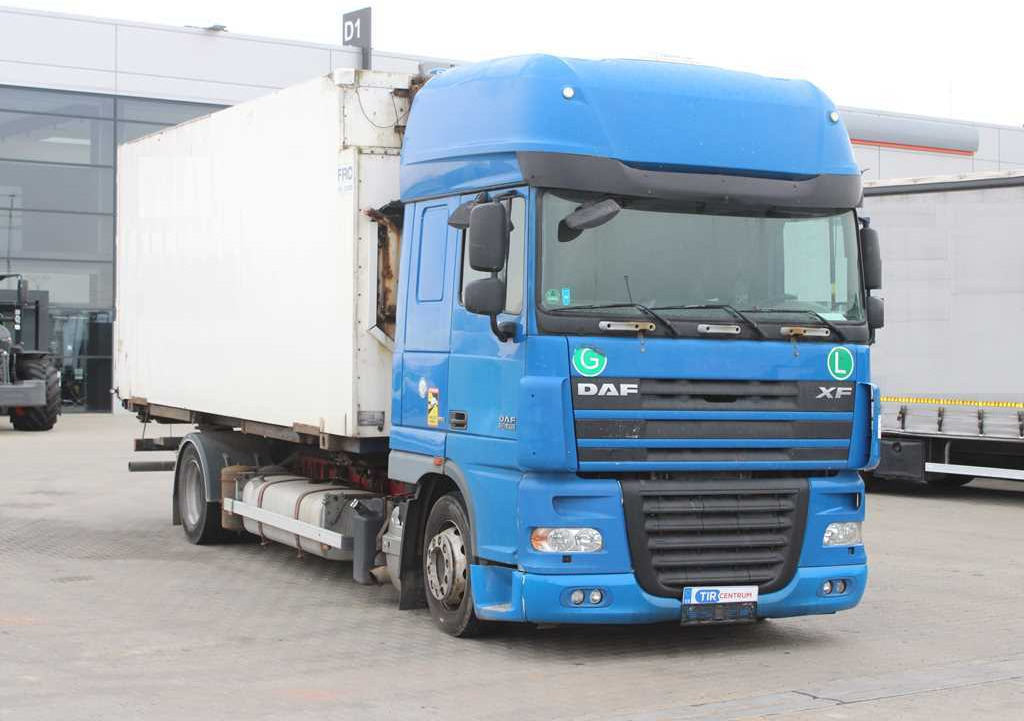DAF XF 105.410, BDF, INDEPENDENT AIR CONDITIONING, CARRIER, AIR SUSPENSION - Refrigerator truck: picture 3 DAF XF 105.410, BDF, INDEPENDENT AIR CONDITIONING, CARRIER, AIR SUSPENSION - Refrigerator truck: picture 3