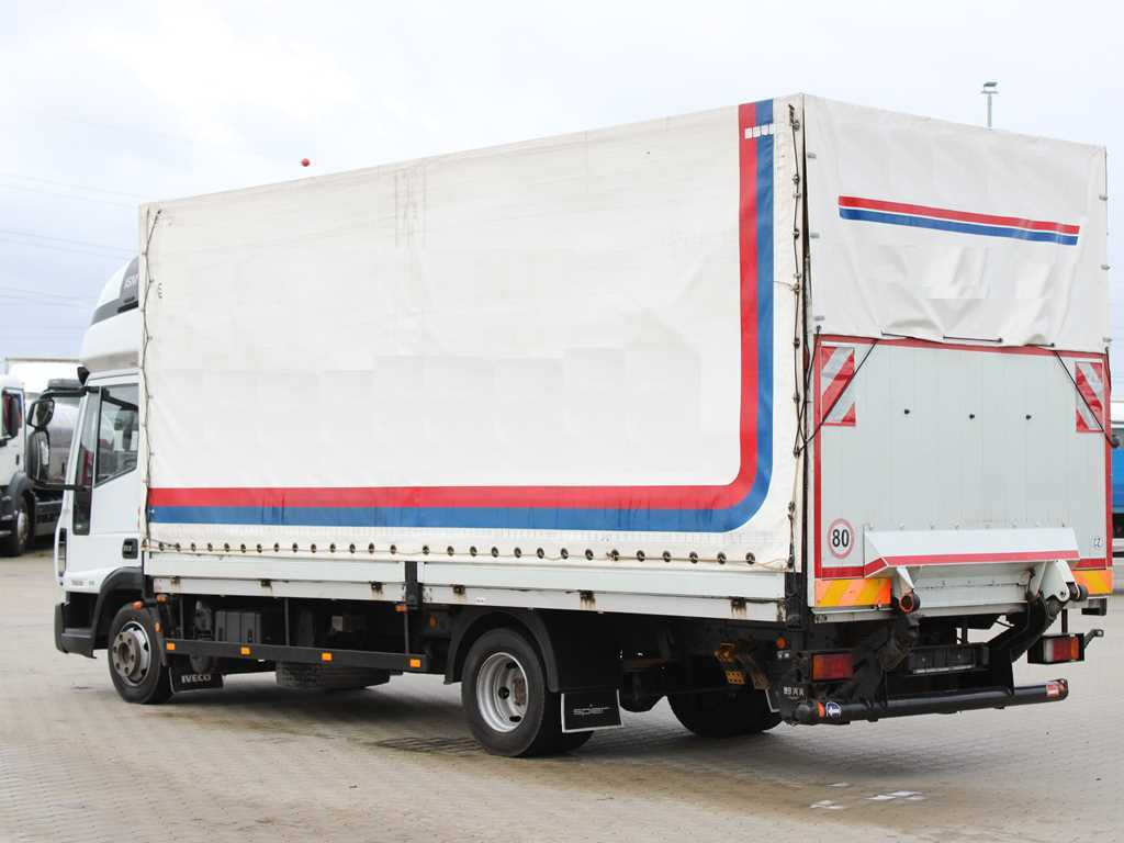Iveco EUROCARGO 75E18, HYDRAULIC FRONT, SLEEPING BODY, SIDE - Curtainsider truck: picture 5 Iveco EUROCARGO 75E18, HYDRAULIC FRONT, SLEEPING BODY, SIDE - Curtainsider truck: picture 5