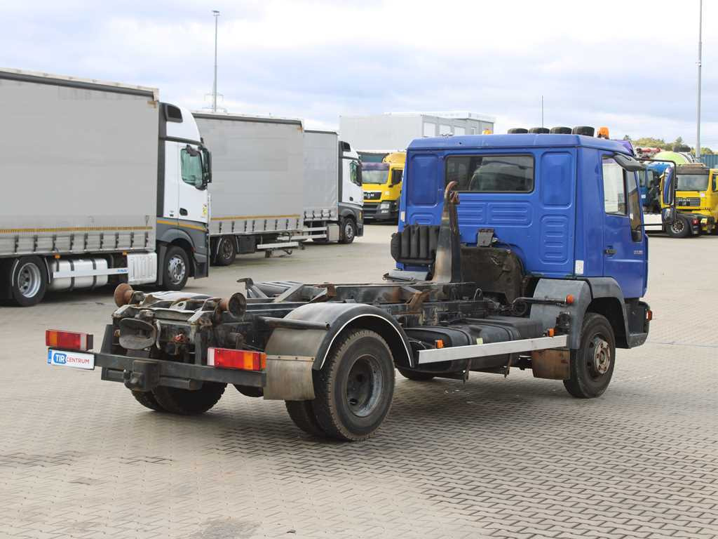 MAN LE 8.180, EURO 3, BEACONS, CONTAINER HOOK CARRIER - Hook lift truck: picture 4 MAN LE 8.180, EURO 3, BEACONS, CONTAINER HOOK CARRIER - Hook lift truck: picture 4