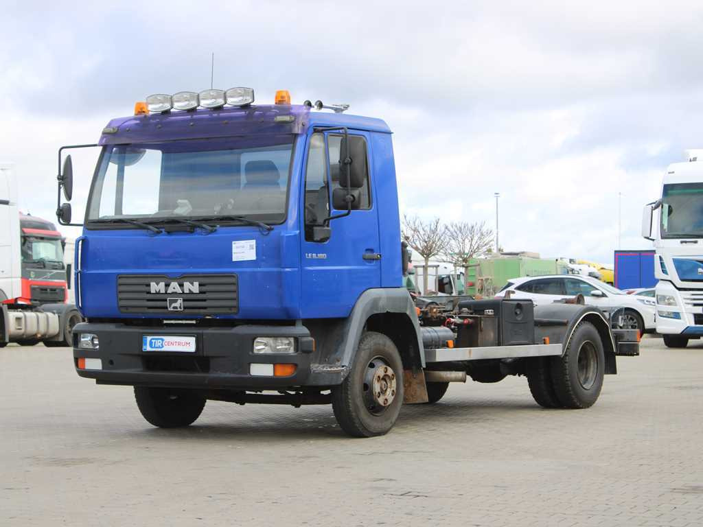 MAN LE 8.180, EURO 3, BEACONS, CONTAINER HOOK CARRIER - Hook lift truck: picture 1 MAN LE 8.180, EURO 3, BEACONS, CONTAINER HOOK CARRIER - Hook lift truck: picture 1