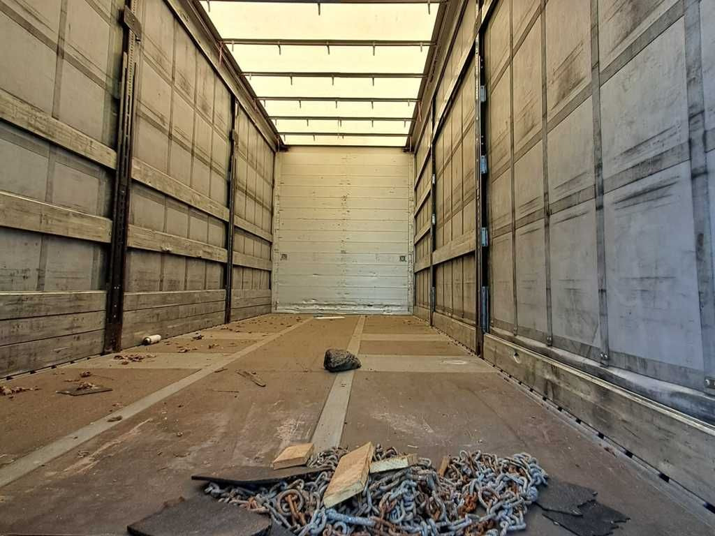 Mercedes-Benz Actros 2542, 6X2 - Curtainsider truck: picture 4 Mercedes-Benz Actros 2542, 6X2 - Curtainsider truck: picture 4