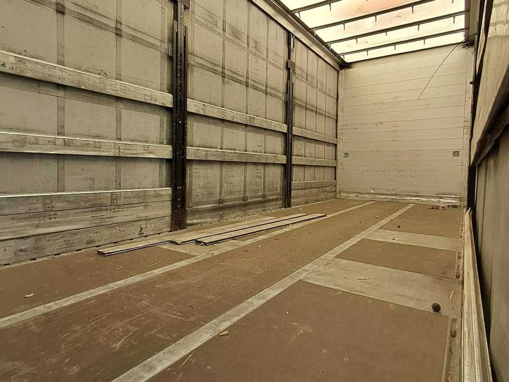 Mercedes-Benz Actros 2542, 6X2 - Curtainsider truck: picture 4 Mercedes-Benz Actros 2542, 6X2 - Curtainsider truck: picture 4