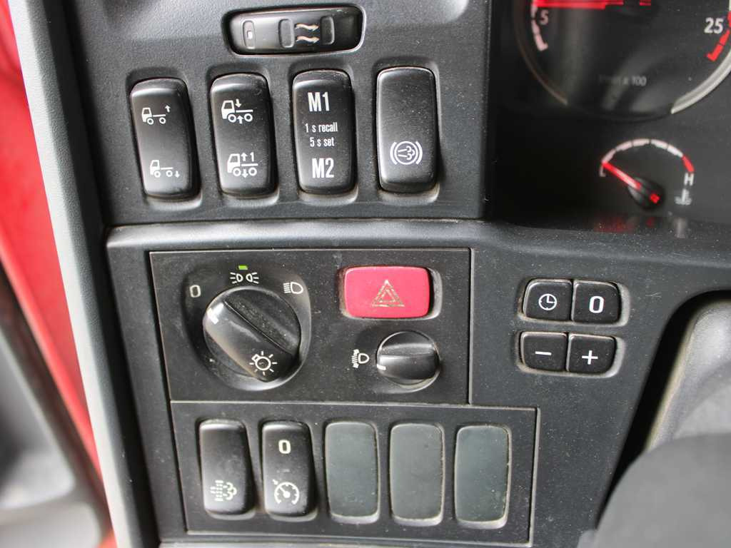 Tractor unit Scania R490, EURO 6, INDEPENDENT AIR CONDITIONING, RETARDER, DUAL-CIRCUIT HYDRAULICS: picture 10