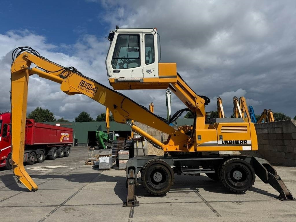 Liebherr A 904 - Waste/ Industry handler: picture 1 Liebherr A 904 - Waste/ Industry handler: picture 1