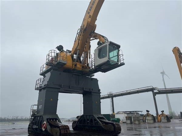 Liebherr LH 120 CG - Waste/ Industry handler: picture 3 Liebherr LH 120 CG - Waste/ Industry handler: picture 3