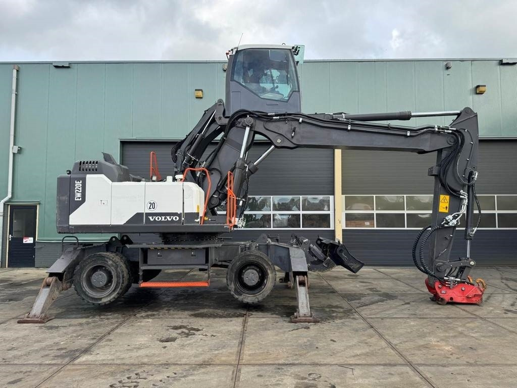 Volvo EW220 E - Waste/ Industry handler: picture 5 Volvo EW220 E - Waste/ Industry handler: picture 5