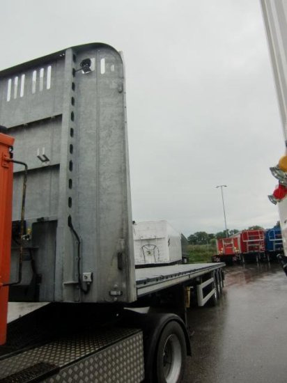 Gsodam 3-Achs Plateau, Liftachse, Rungenstöcke - Dropside/ Flatbed semi-trailer: picture 3 Gsodam 3-Achs Plateau, Liftachse, Rungenstöcke - Dropside/ Flatbed semi-trailer: picture 3