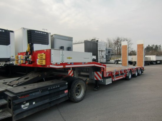 HUMBAUR HTSK 30 schräg, 3-Achs Tieflader, Radmulden, Liftachse, Nachlaufachse, Verzinkt - Low loader semi-trailer: picture 1 HUMBAUR HTSK 30 schräg, 3-Achs Tieflader, Radmulden, Liftachse, Nachlaufachse, Verzinkt - Low loader semi-trailer: picture 1