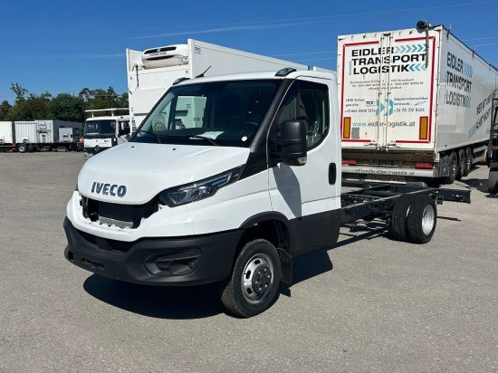 Iveco Daily 40 - 180 Fahrgestell, E6 Ohne Motor/Ohne Getriebe 2 Stück verfügbar - Cab chassis truck: picture 1 Iveco Daily 40 - 180 Fahrgestell, E6 Ohne Motor/Ohne Getriebe 2 Stück verfügbar - Cab chassis truck: picture 1