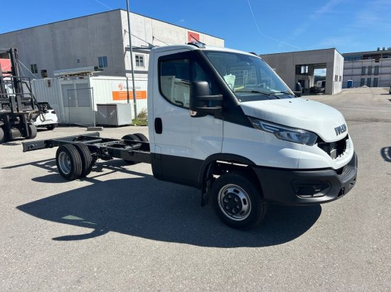 Iveco Daily 40 - 180 Fahrgestell, E6 Ohne Motor/Ohne Getriebe 2 Stück verfügbar - Cab chassis truck: picture 3 Iveco Daily 40 - 180 Fahrgestell, E6 Ohne Motor/Ohne Getriebe 2 Stück verfügbar - Cab chassis truck: picture 3
