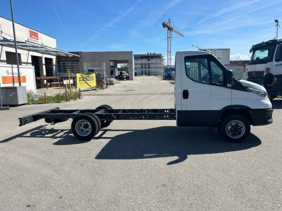 Iveco Daily 40 - 180 Fahrgestell, E6 Ohne Motor/Ohne Getriebe 2 Stück verfügbar - Cab chassis truck: picture 4 Iveco Daily 40 - 180 Fahrgestell, E6 Ohne Motor/Ohne Getriebe 2 Stück verfügbar - Cab chassis truck: picture 4