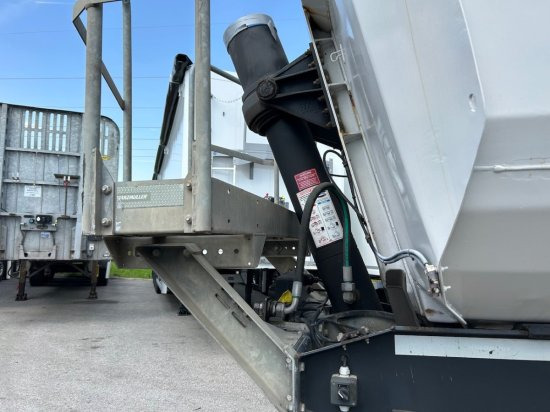 Tipper semi-trailer Schwarzmüller Kippmulde 25m³, SAF, Podest, HYVA: picture 9