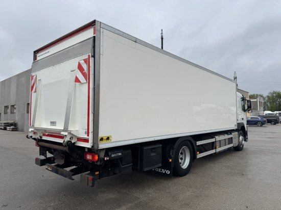 Volvo FM 420, Schlafkabine Koffer mit Ladebordwand - Box truck: picture 4 Volvo FM 420, Schlafkabine Koffer mit Ladebordwand - Box truck: picture 4