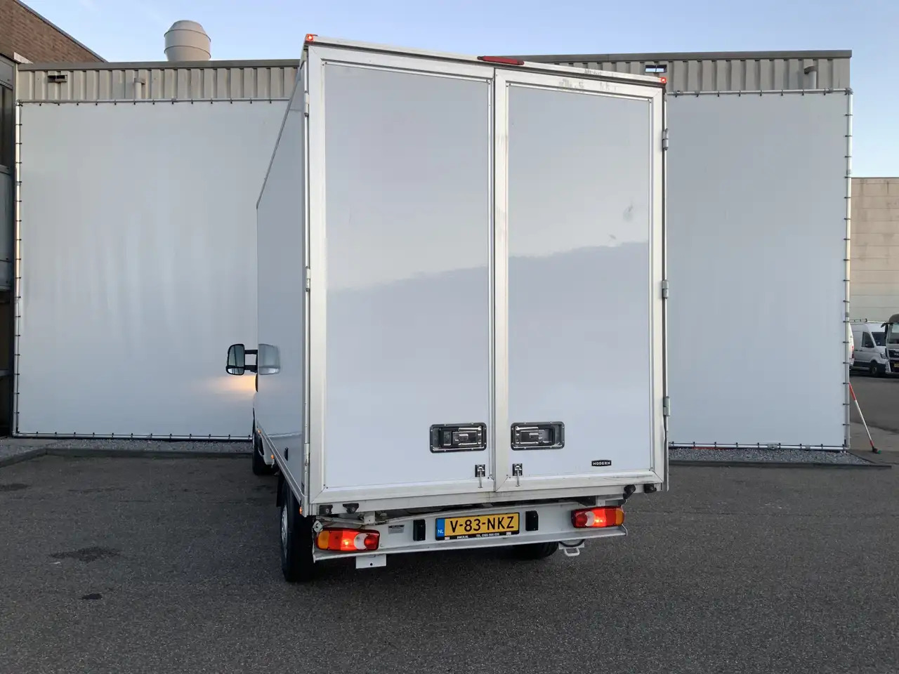 Citroen Jumper 2.2 BlueHDi 165 L3 3.5t Meubel bak & Deuren Airco - Box van: picture 2 Citroen Jumper 2.2 BlueHDi 165 L3 3.5t Meubel bak & Deuren Airco - Box van: picture 2