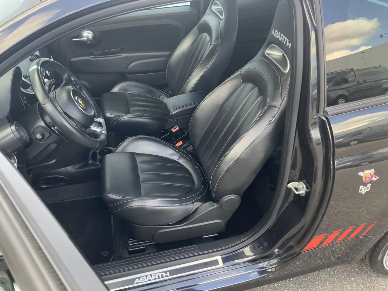 Fiat 500C Abarth 1.4 T-Jet 595 Automaat Euro 6 - Convertible: picture 5 Fiat 500C Abarth 1.4 T-Jet 595 Automaat Euro 6 - Convertible: picture 5